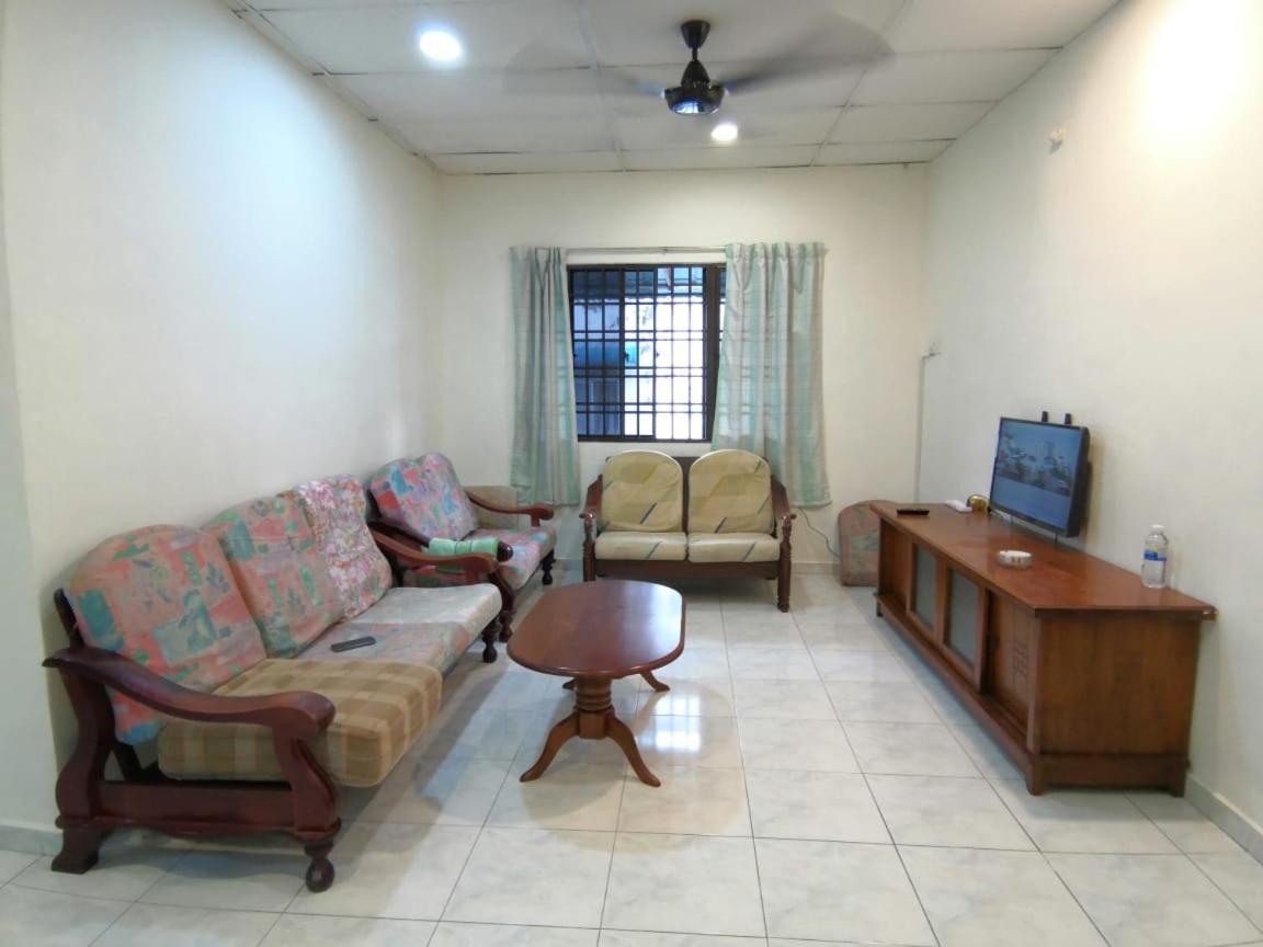Cosy Homestay Ulu Tiram Eksteriør billede